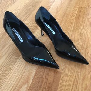 Manolo Blahnik black patent leather point pumps